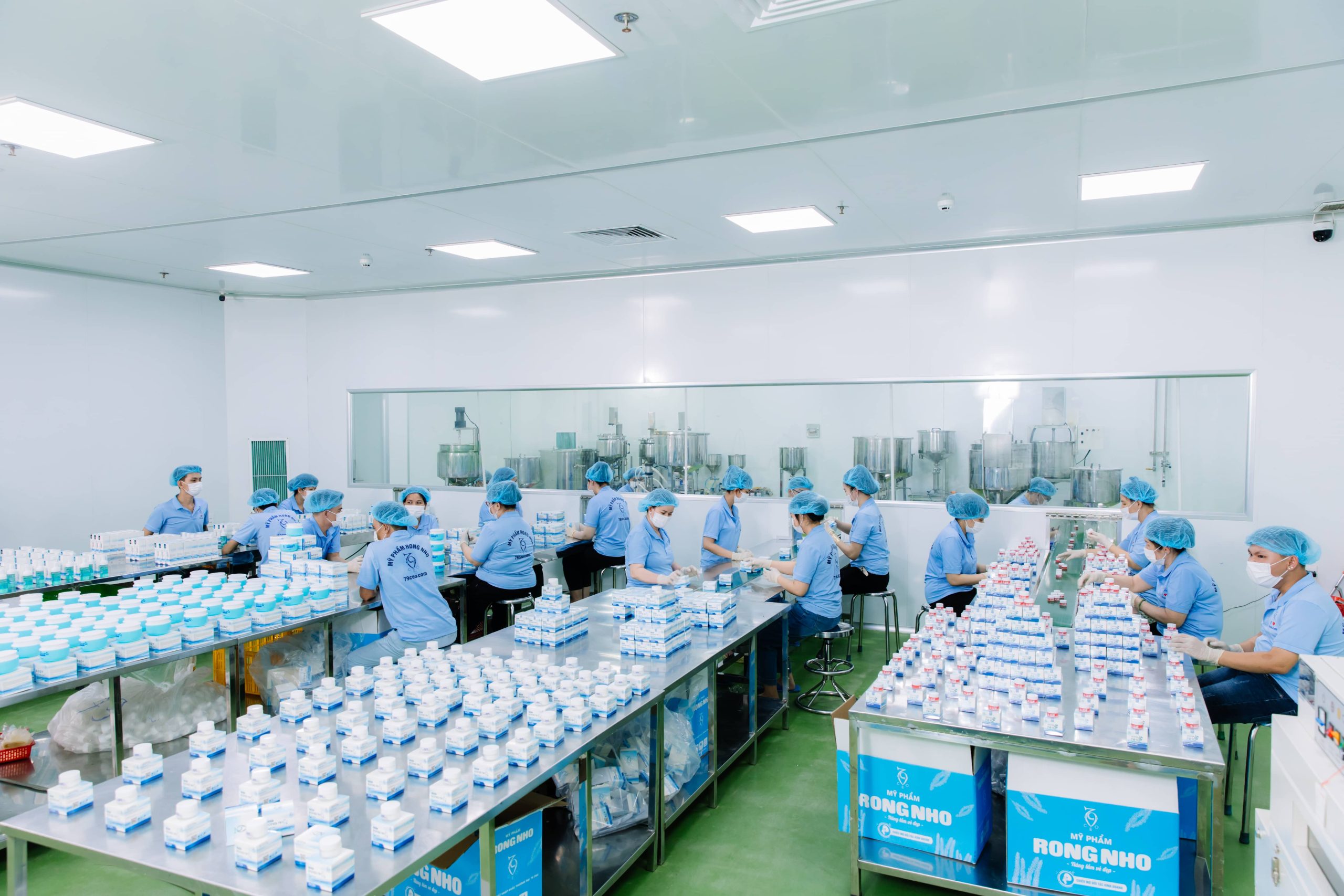 Nhà máy gia công chuẩn cGMP MP Cosmetics với dây chuyền hiện đại