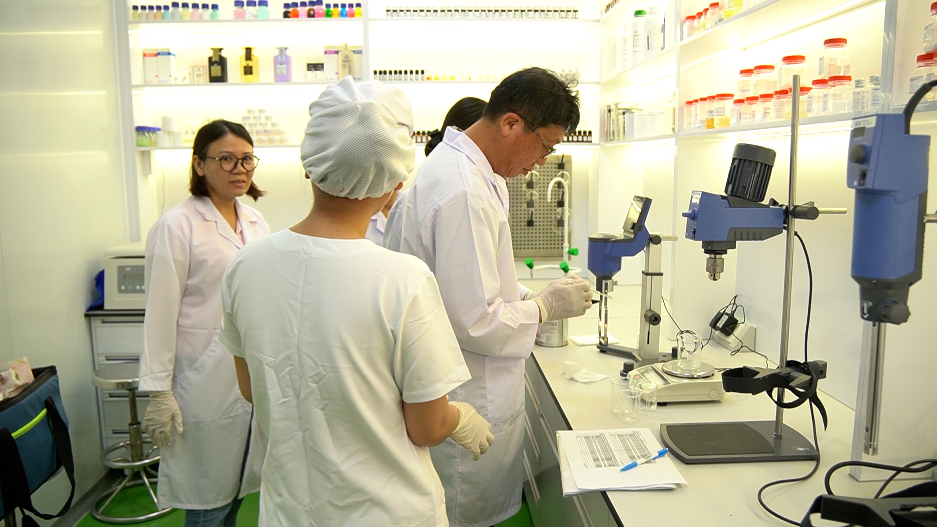 C0003.03 56 02 39.Still020